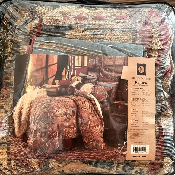 Other - Ruidoso Luxury bedding super queen size Hiend accents